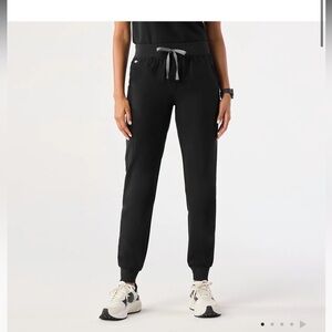 Figs Women’s Zamora jogger scrubs technical collection size XSP. Black. EUC